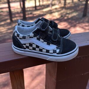 Toddler checkered Black & White Vans size 7 EUC!